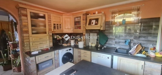 97 nm-es h�z elad� Vecs�s