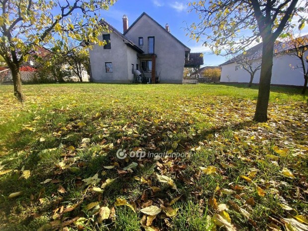 98 nm-es h�z elad� Kis�jsz�ll�s