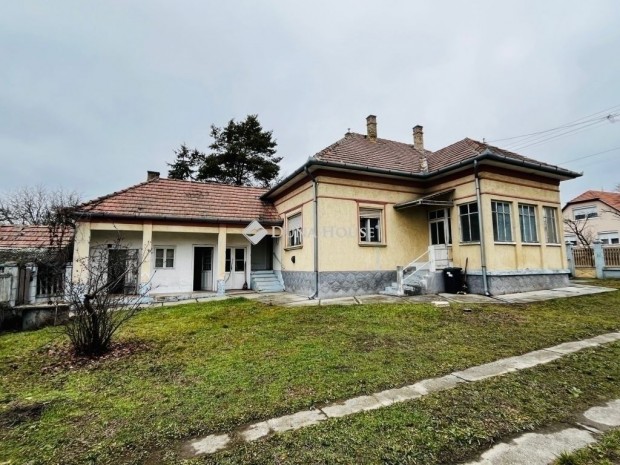 98 nm-es h�z elad� T�pi�szecs�