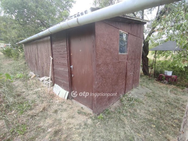 995 nm-es telek elad� Szeksz�rd