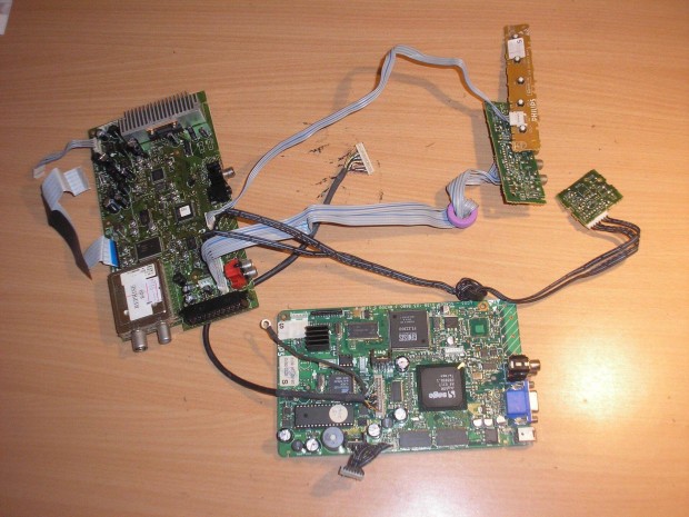 9964 hibs Philips 15PF9936 mainboard szett LC03 - 3139 123 5680.3 WK3