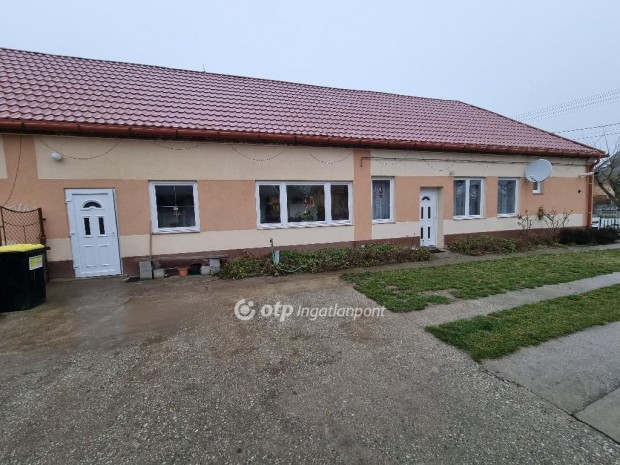 99 nm-es h�z elad� Bakonytam�si