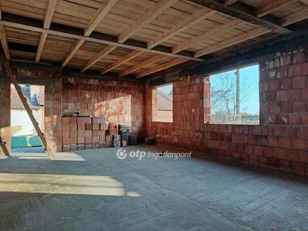 99 nm-es h�z elad� Beretty��jfalu