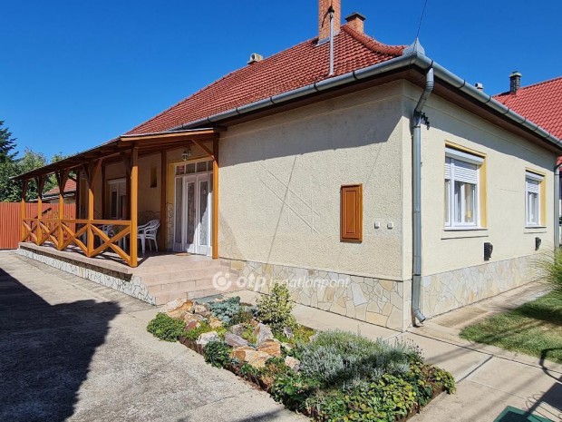 99 nm-es h�z elad� Hajd�szoboszl�