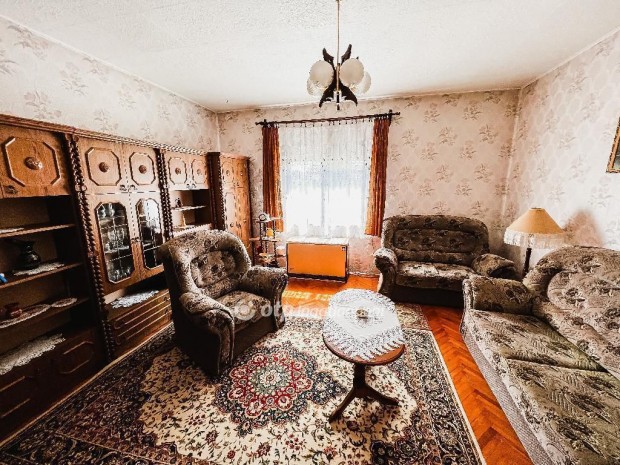 99 nm-es h�z elad� Nagyiv�n