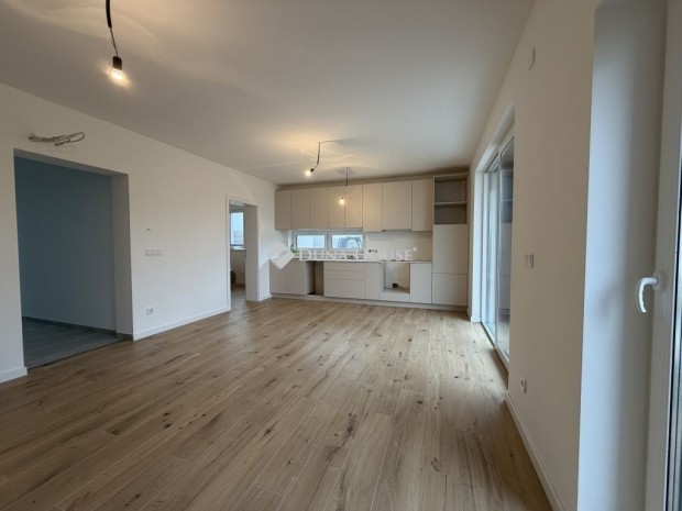 99 nm-es lak�s elad� Balatonf�red