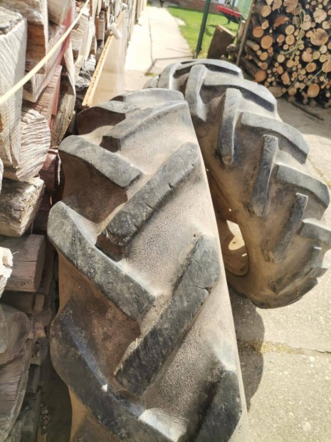 9,5*24 gumik felniken eladk. Warchalowski traktor kerekei
