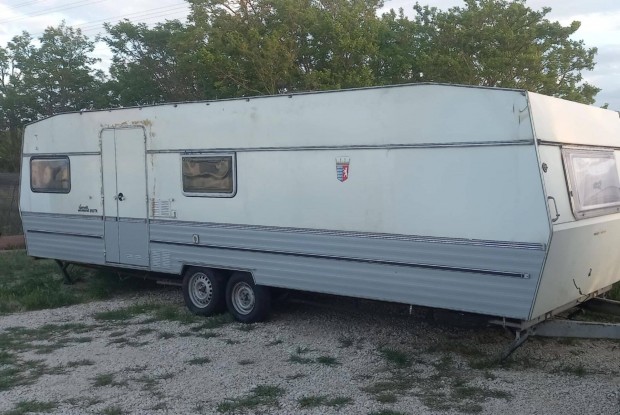 9 M Extran Nagyméretű tabbert lakókocsi telepítésre jó állapotban !!
