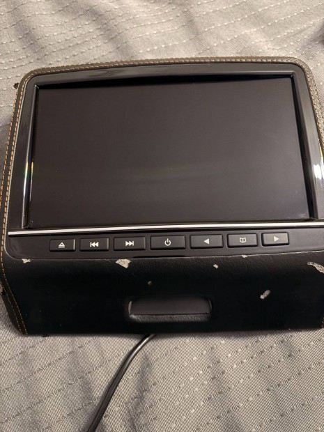 9 h�velykes aut�s fejt�ml�ba helyezhet� multim�di�s k�perny� elad�!
