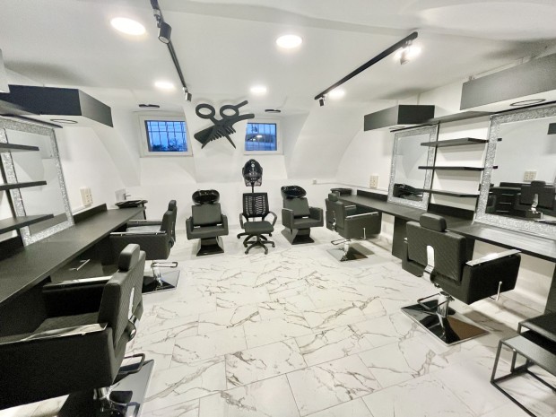 9 sz�kes sz�ps�gszalon KIAD� Debrecen belv�ros�nak perem�n!