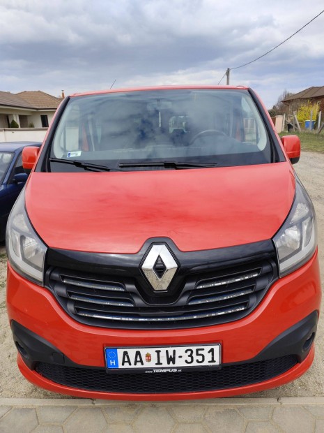 9 szem�lyes kisbusz