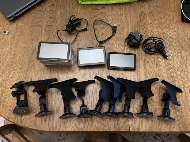 9db Navon N670P, 1db Tomtom, 1db Wayteq Navigci 