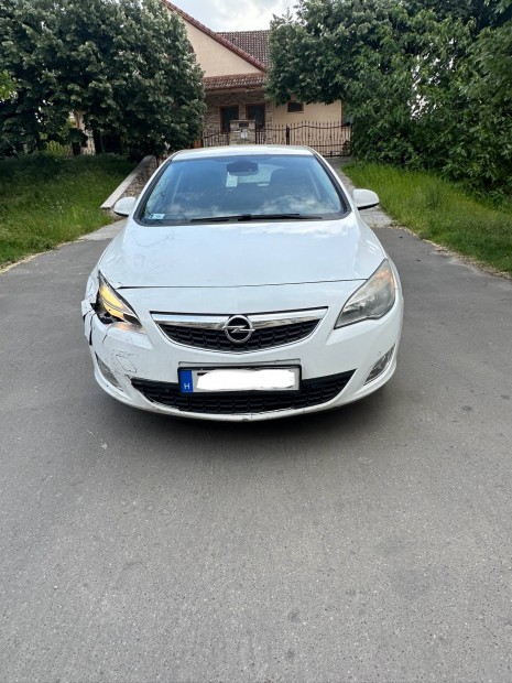 A14XER, Z40R Opel Astra J 1.4 benzin minden alkatrésze eladó