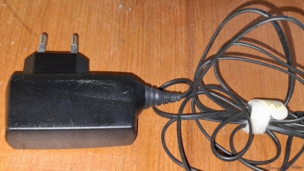 AC-8E eredeti Nokia elektronikus tlt adapter, elad