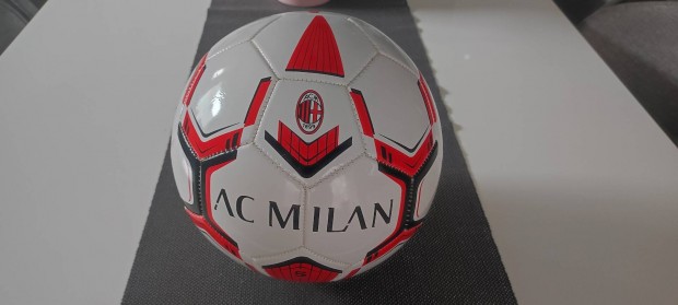 AC Milan labda