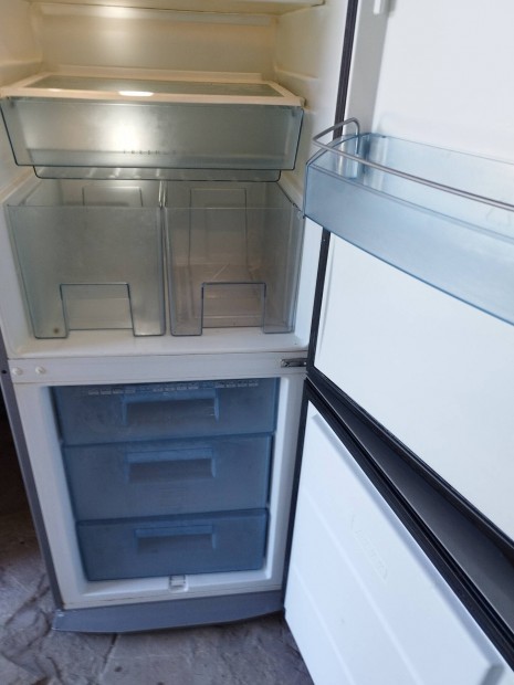 AEG 359 literes hűtőszekrény fagyasztó garanciával 