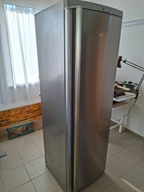 AEG fagyasztó szekrény Fzff250