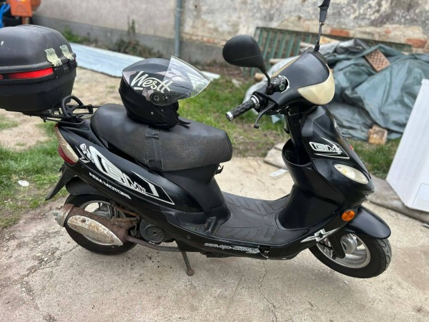 AGM Motors robog�,Robog� 50 k�bcentis