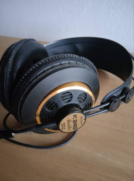 AKG 240 stdi fejhallgat 