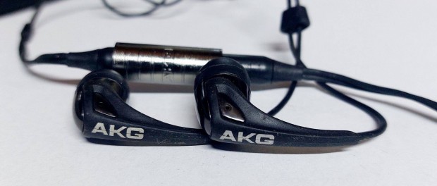 AKG k330 flhallgat extra sok mly, tokban elad