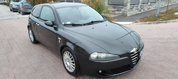 ALFA Romeo 147 1.6 T. Spark Distinctive Vals 2...