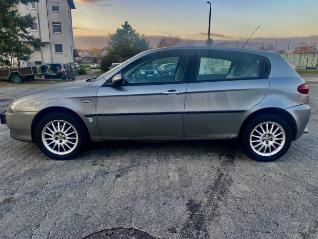 ALFA Romeo 147 1.6 T. Spark ECO Distinctive Fri...