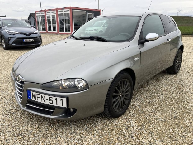 ALFA Romeo 147 1.9 JTD 16V Distinctive 150LE-SZ...