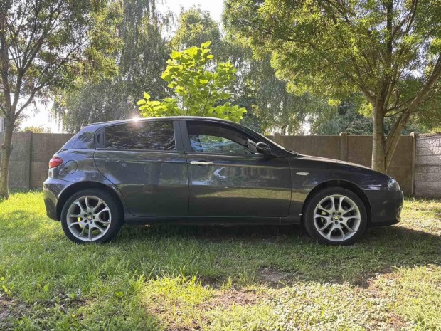ALFA Romeo 147 2.0 T. Spark Distinctive Friss m...