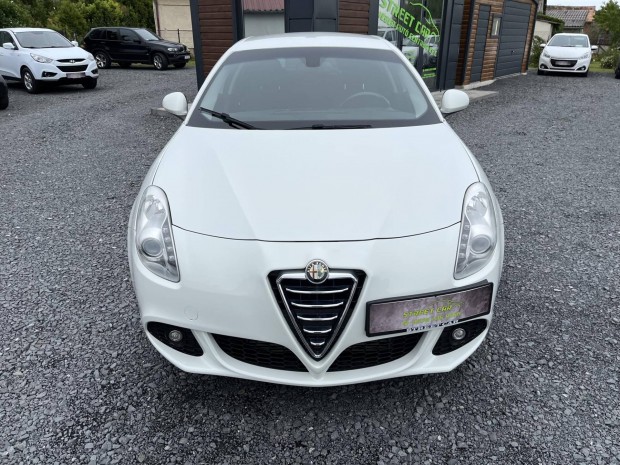 ALFA Romeo Giulietta 2.0 Jtdm-2 Distinctive Gar...