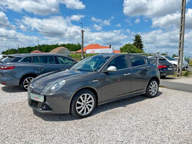 ALFA Romeo Giulietta 2.0 Jtdm-2 Distinctive Gyá...