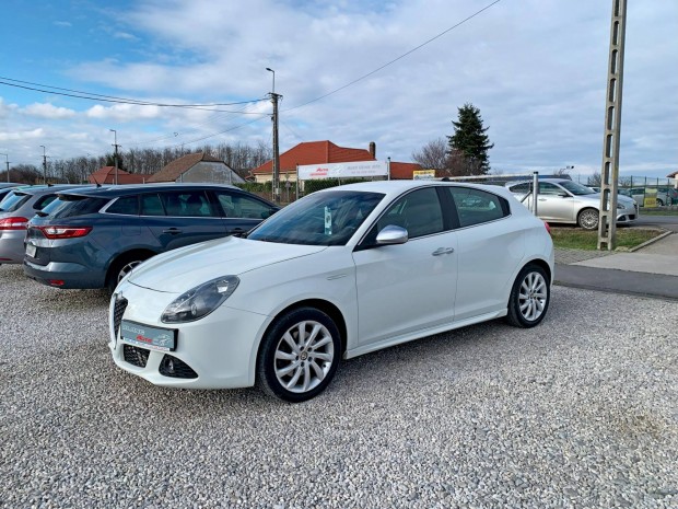 ALFA Romeo Giulietta 2.0 Jtdm-2 Distinctive Gy...