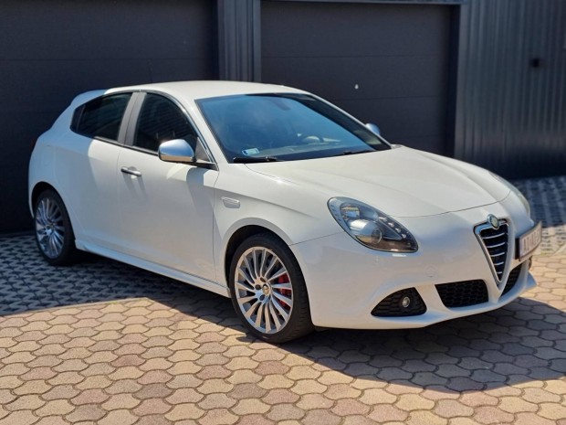 ALFA Romeo Giulietta 2.0 Jtdm-2 Distinctive Gy...