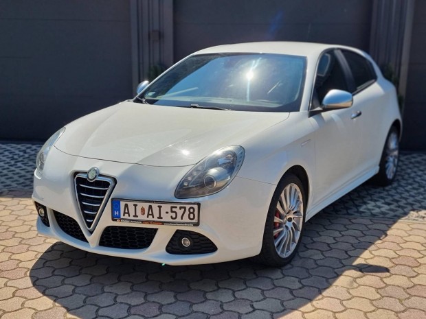 ALFA Romeo Giulietta 2.0 Jtdm-2 Distinctive Gy...