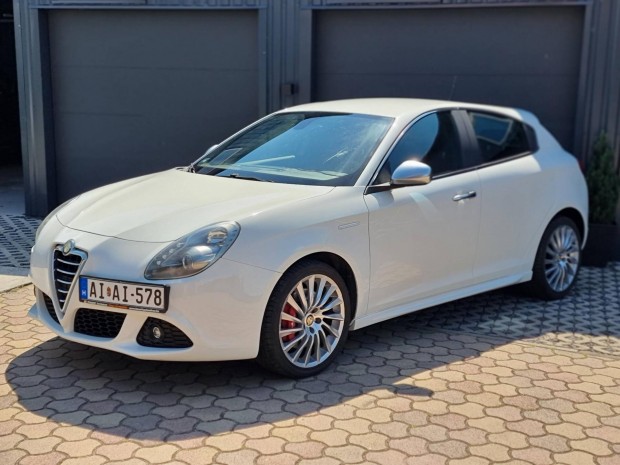 ALFA Romeo Giulietta 2.0 Jtdm-2 Distinctive Gy...