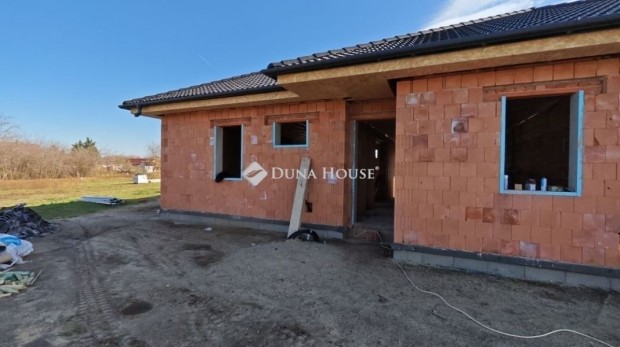 ALS�SZ�KT�BAN �P�L� IKERH�Z ELAD�