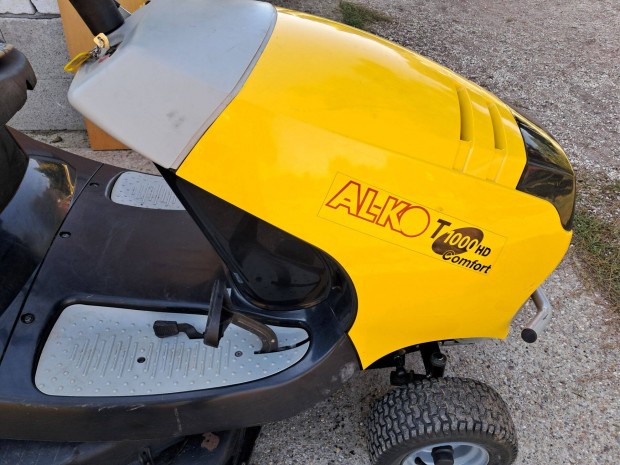 AL-KO fűnyírótraktor Új Husqvarna motorral kitűnő állapotban