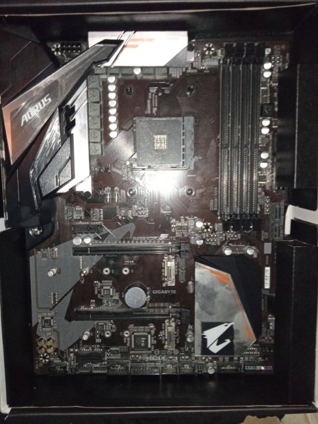 AMD B450 Aorus Elite elad