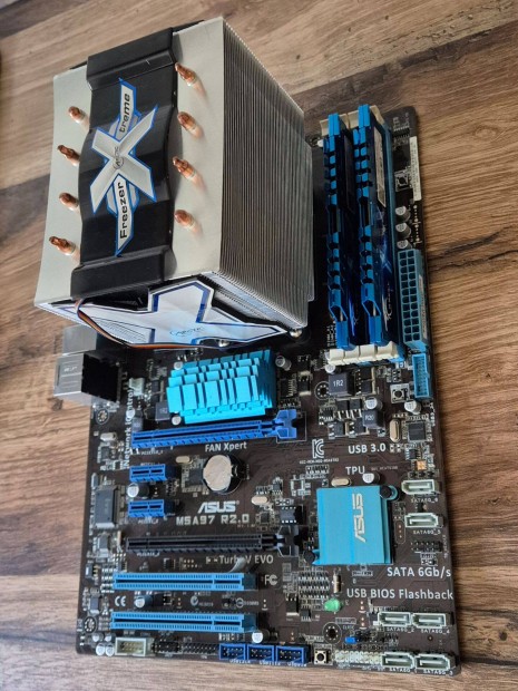 AMD FX-8320 CPU + Asus alaplap + 2x4GB DDR3-1866 RAM