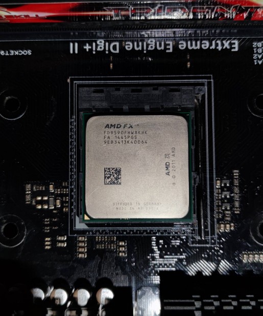 AMD FX-9590 8-Core 4.7GHz AM3+ Processzor OEM