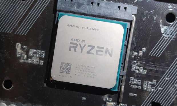 AMD Ryzen 3 2200G 4-Core 3.5GHz AM4