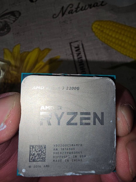 AMD Ryzen 3 2200g