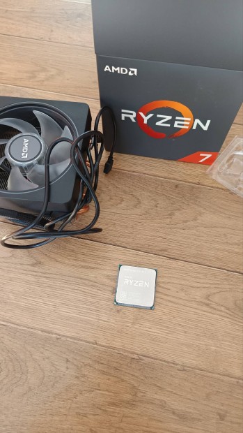 AMD Ryzen 7 2700X Box processzor