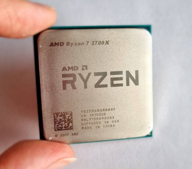 AMD Ryzen 7 2700x processzor + Wraith Prism RGB LED-es ht