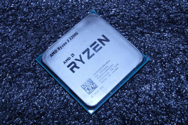 AMD Ryzen R3 3200G / AM4