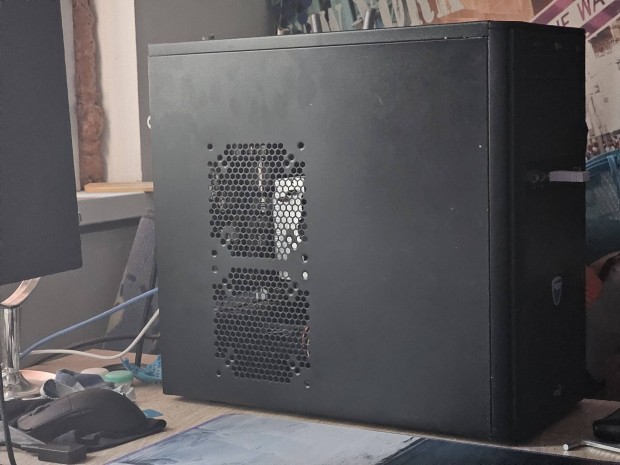 AMD gamer pc ryzen 5 5600x rx6600 1.5TB tárhely