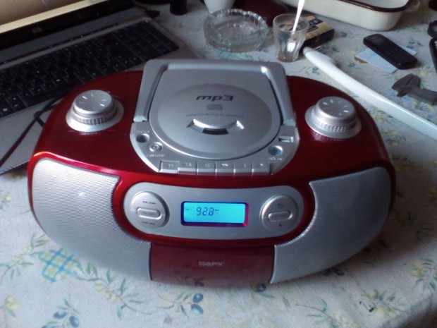 AM/FM Rádió , CD+MP3 USB lejátszó, kazettás magnó