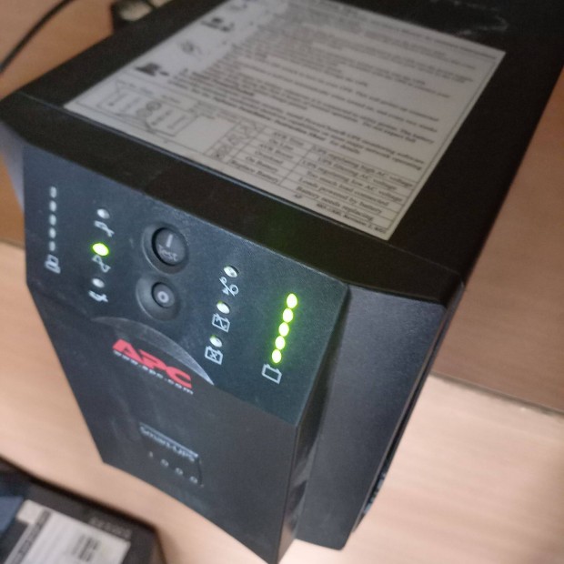 APC SMART - UPS 1000 szünetmentes tápegység
