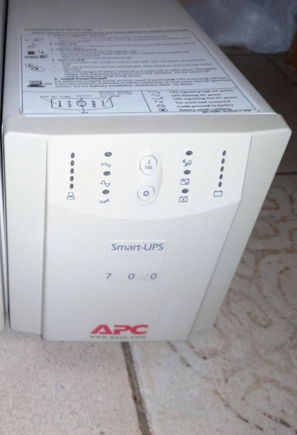 APC Smart-UPS 700 (SU700INET) sznetmentes tpegysg