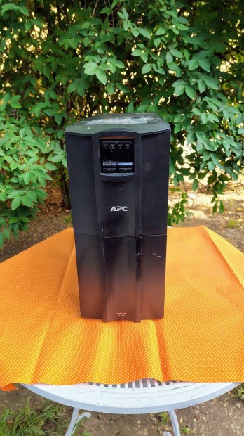 APC Smart ups szinuszos szünetmentes táp LCD -s 2200 új ára kb 600eFt