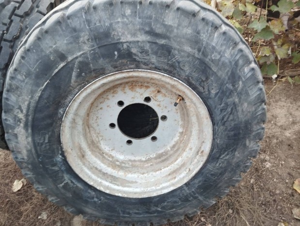 AP 500-as pótkocsi kerék eladó.900X20-as MTZ első pókerék eladó